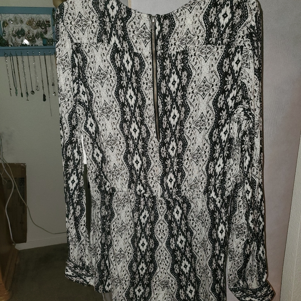 Cute NWT Size L Volcom Voyage Romper